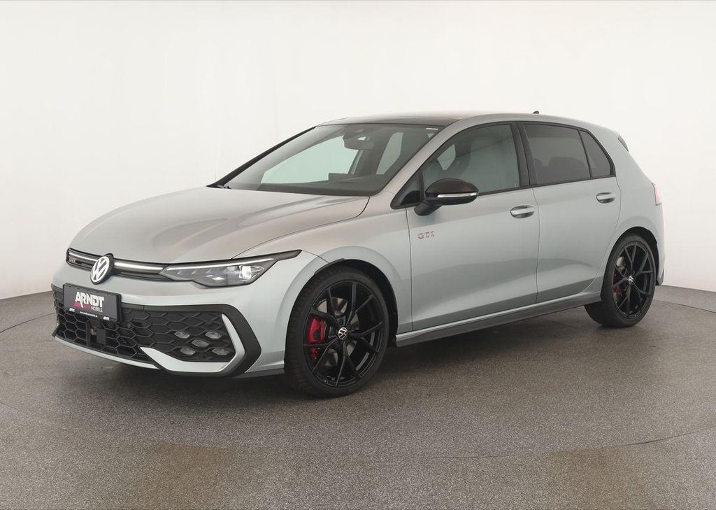 Volkswagen Golf 2024 г. Серебристый, пробег 27500 км