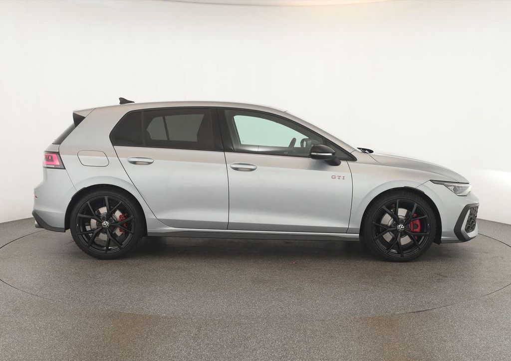 Volkswagen Golf 2024 г. Серебристый, пробег 27500 км