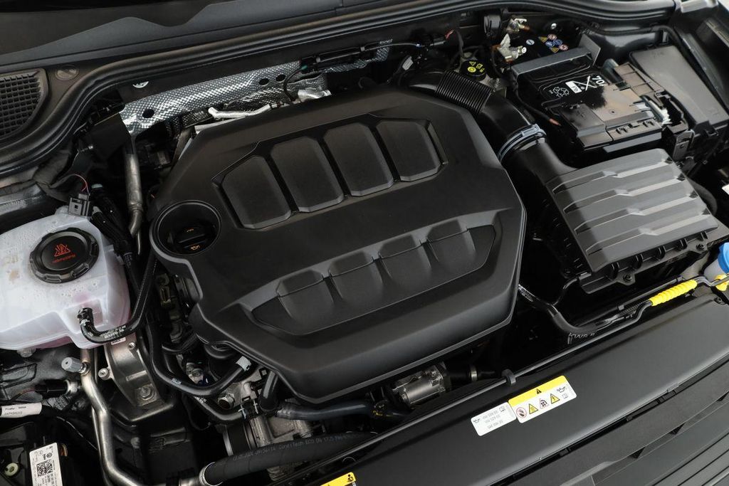 Volkswagen Golf 2024 г. Серебристый, пробег 27500 км