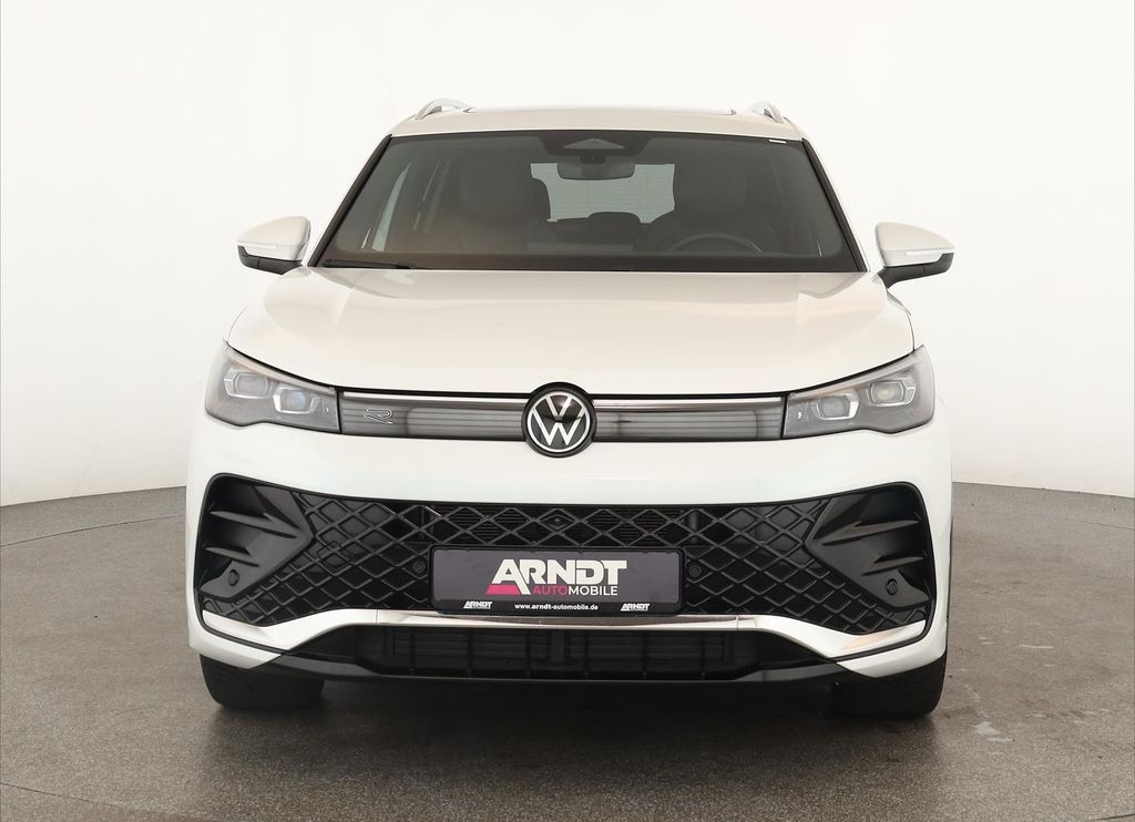 Volkswagen Tiguan 2025 г. Белый, пробег 41100 км