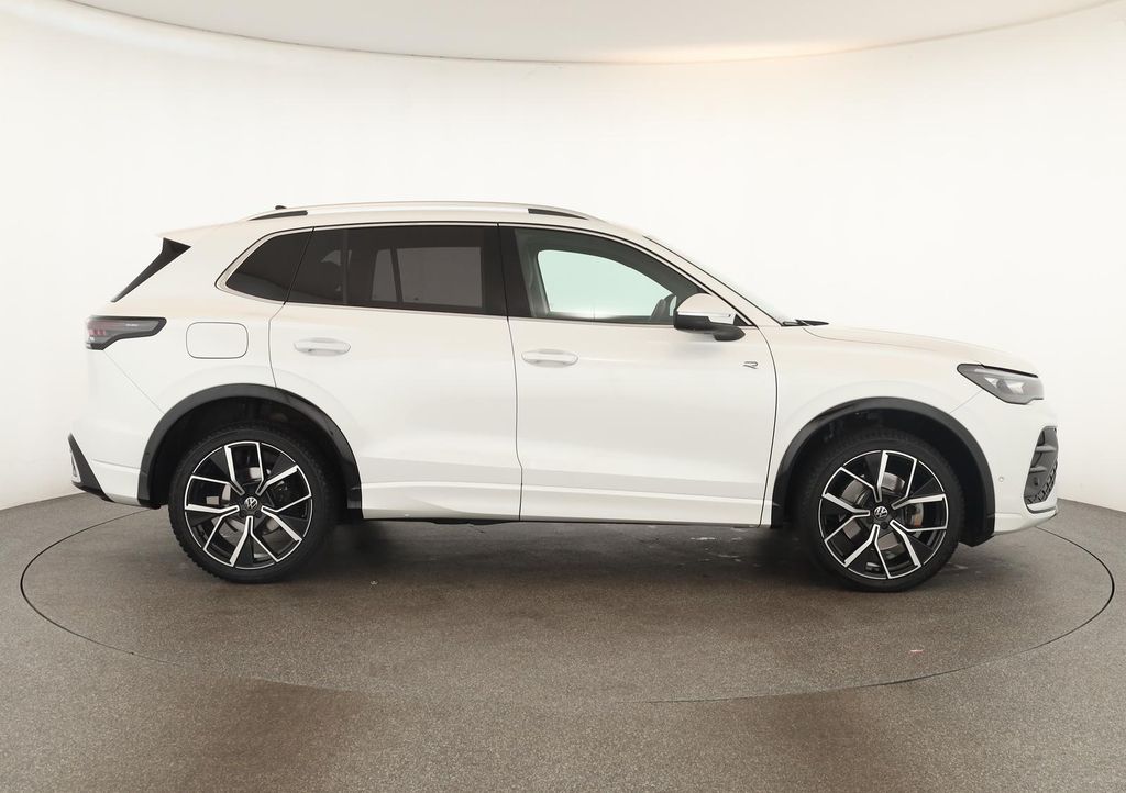 Volkswagen Tiguan 2025 г. Белый, пробег 41100 км