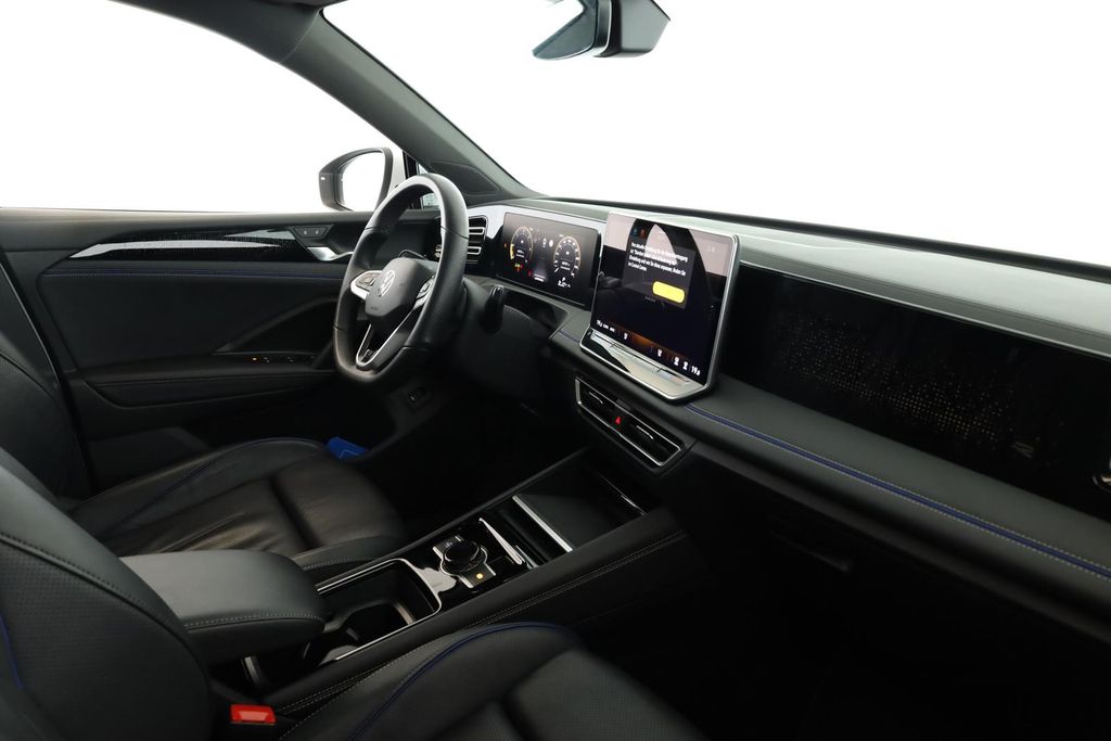 Volkswagen Tiguan 2025 г. Белый, пробег 41100 км