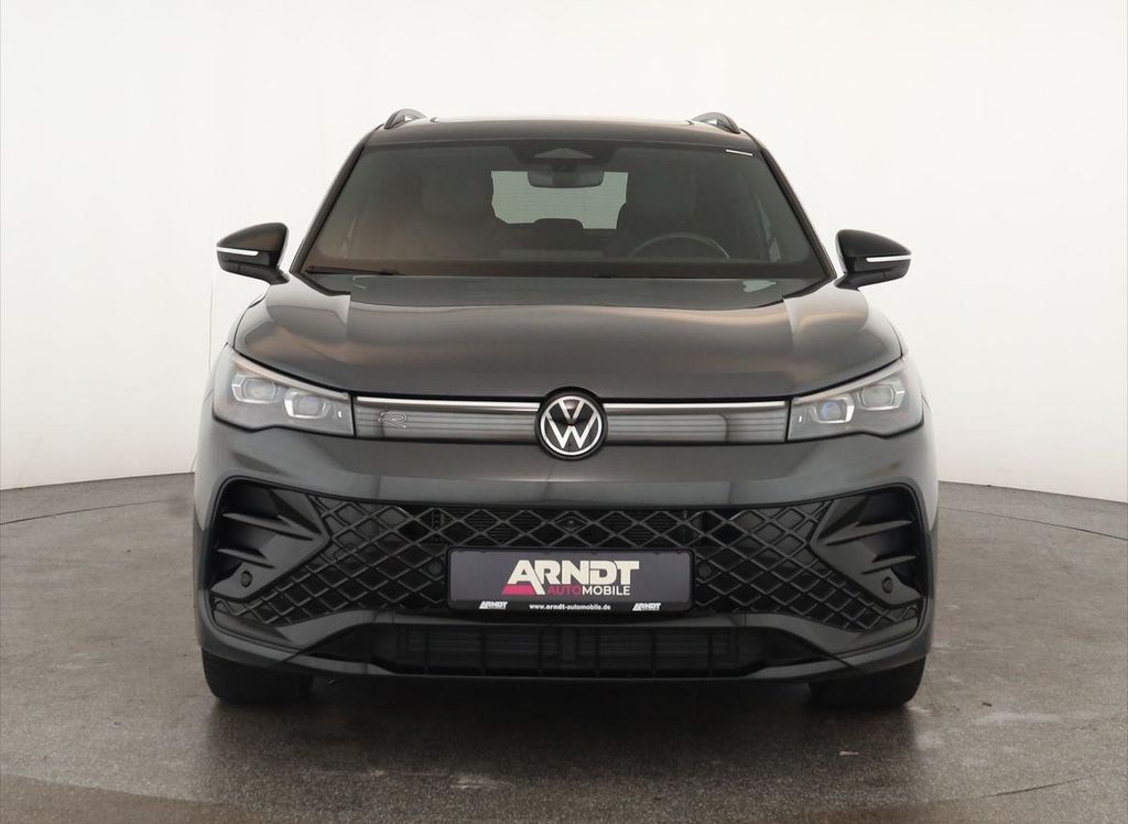 Volkswagen Tiguan 2025 г. Серый, пробег 36500 км