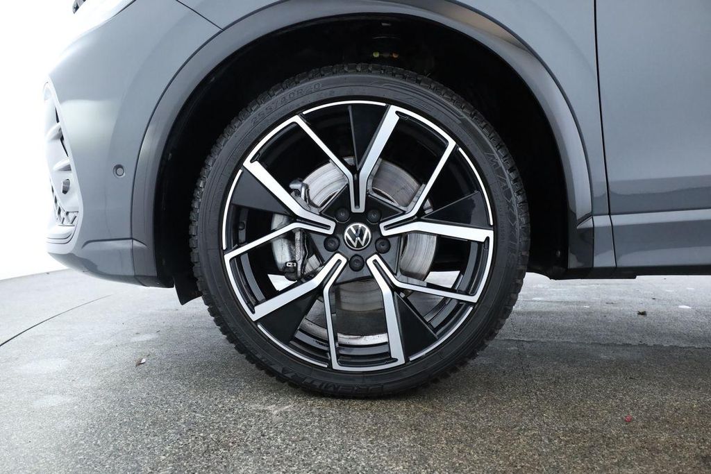 Volkswagen Tiguan 2025 г. Серый, пробег 36500 км
