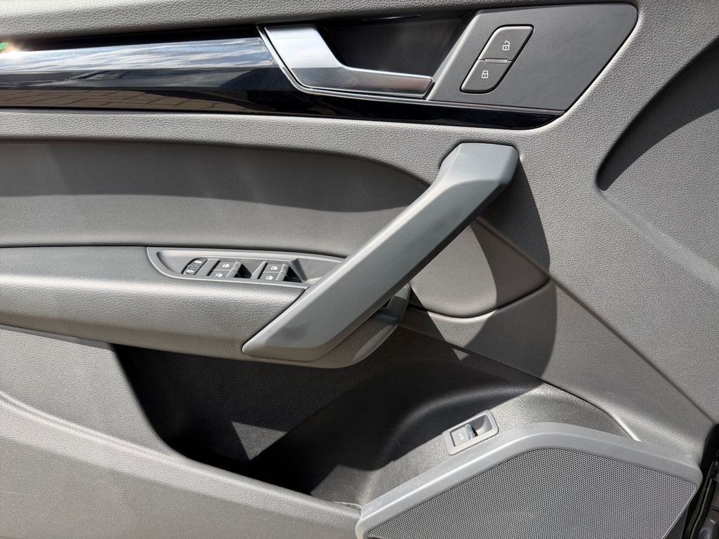 Audi Q5 2024 г. Серый, пробег 30119 км