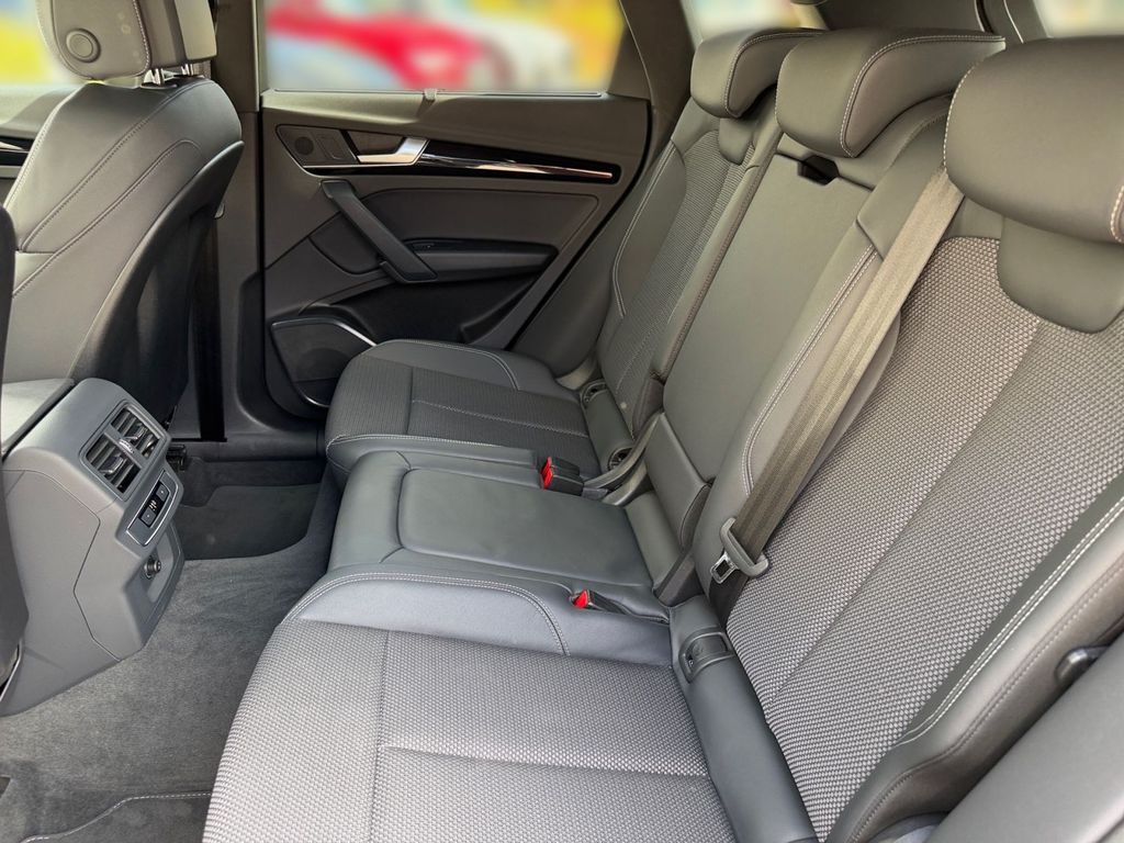Audi Q5 2024 г. Серый, пробег 30119 км