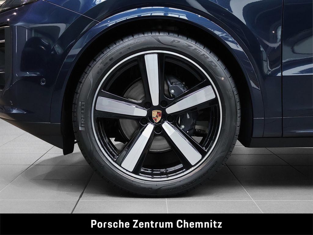 Porsche Cayenne 2025 г. Синий, пробег 12360 км