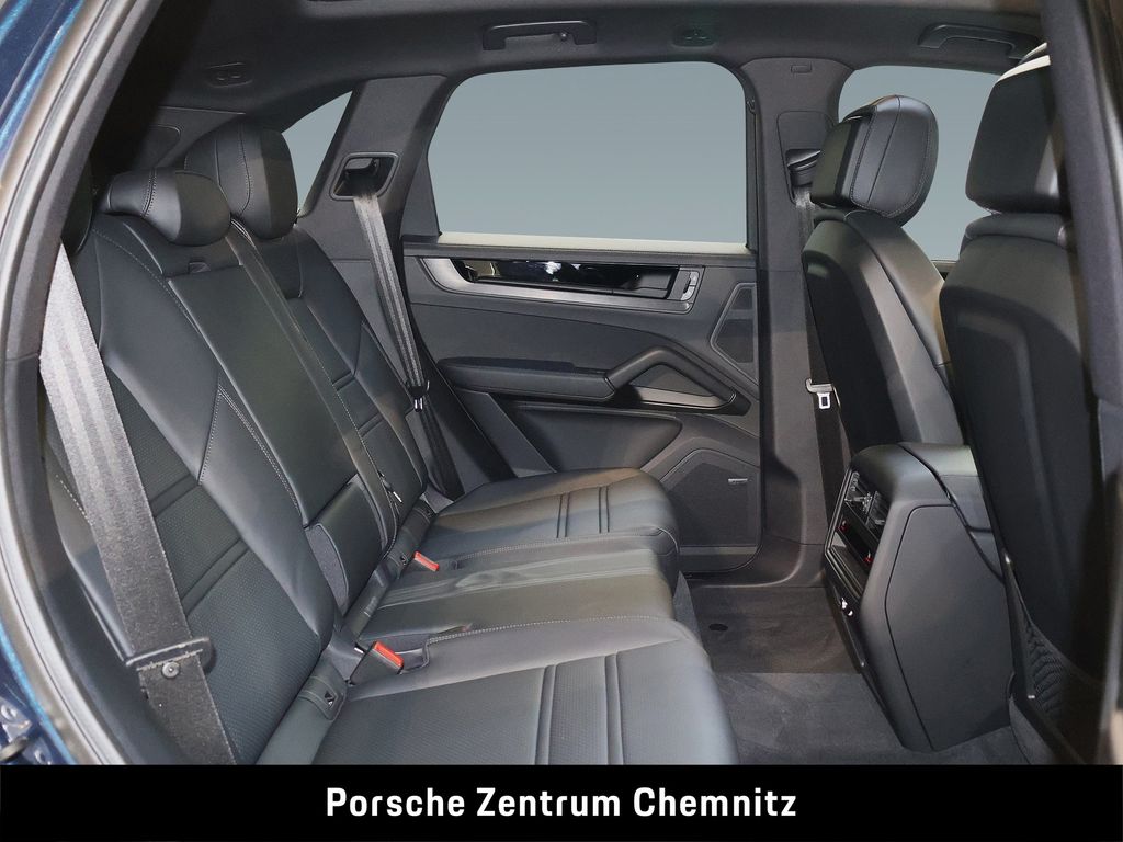 Porsche Cayenne 2025 г. Синий, пробег 12360 км