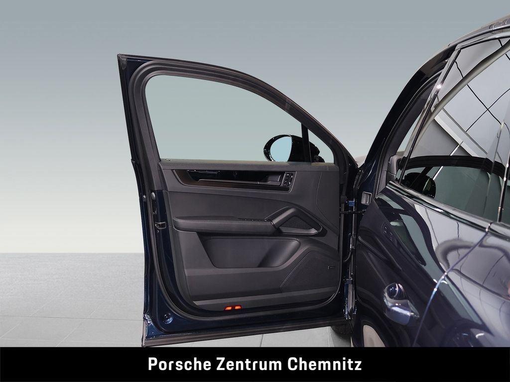 Porsche Cayenne 2025 г. Синий, пробег 12360 км