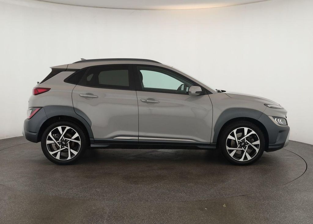 Hyundai Kona 2023 г. Серый, пробег 56500 км