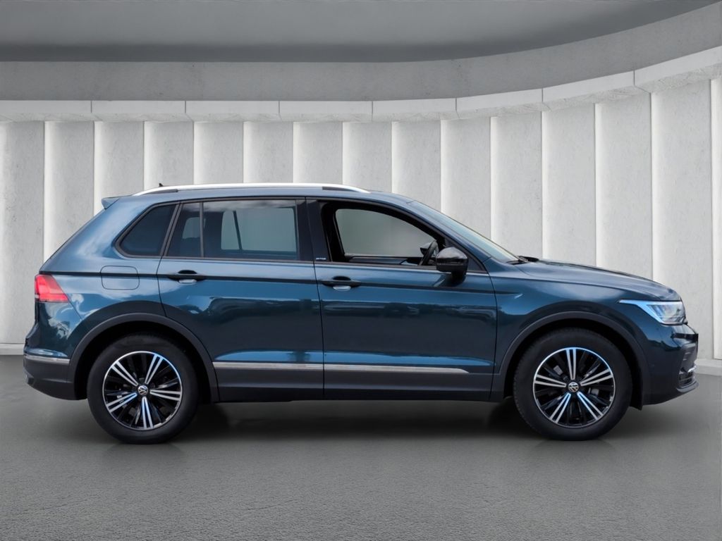 Volkswagen Tiguan 2022 г. Синий, пробег 31906 км