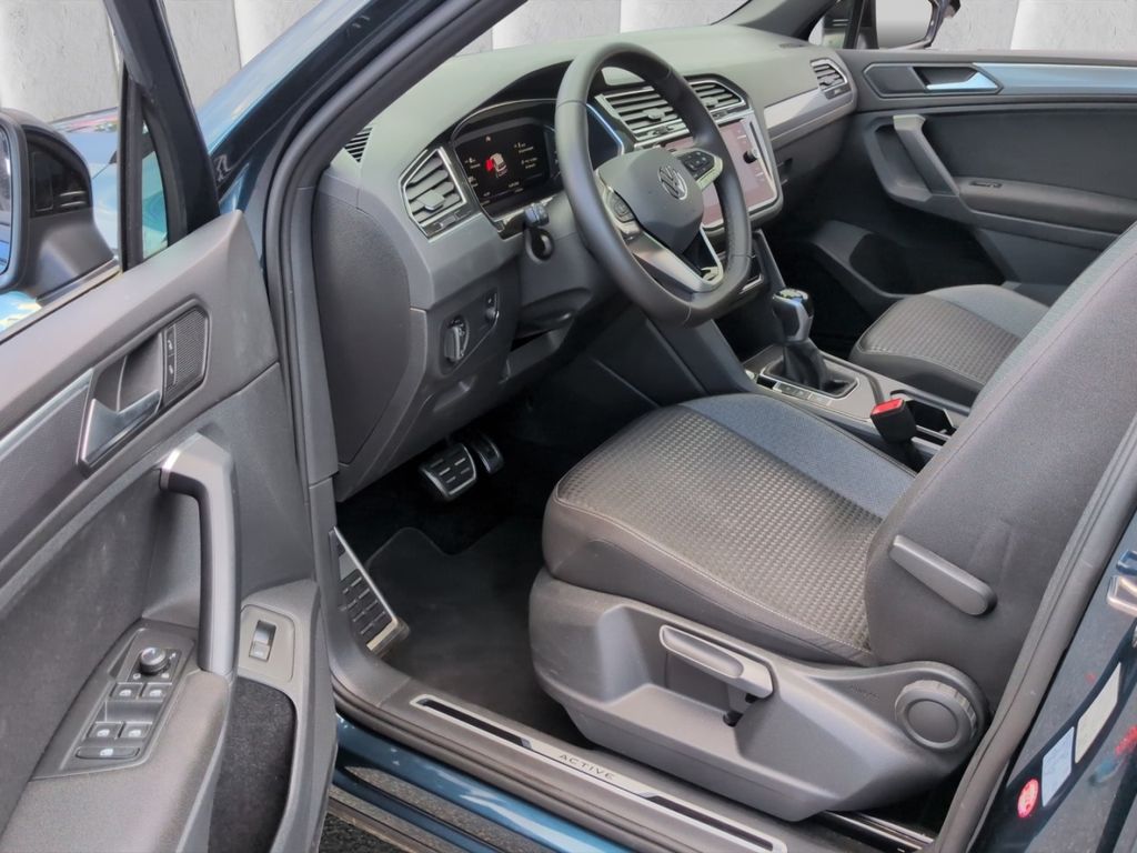 Volkswagen Tiguan 2022 г. Синий, пробег 31906 км