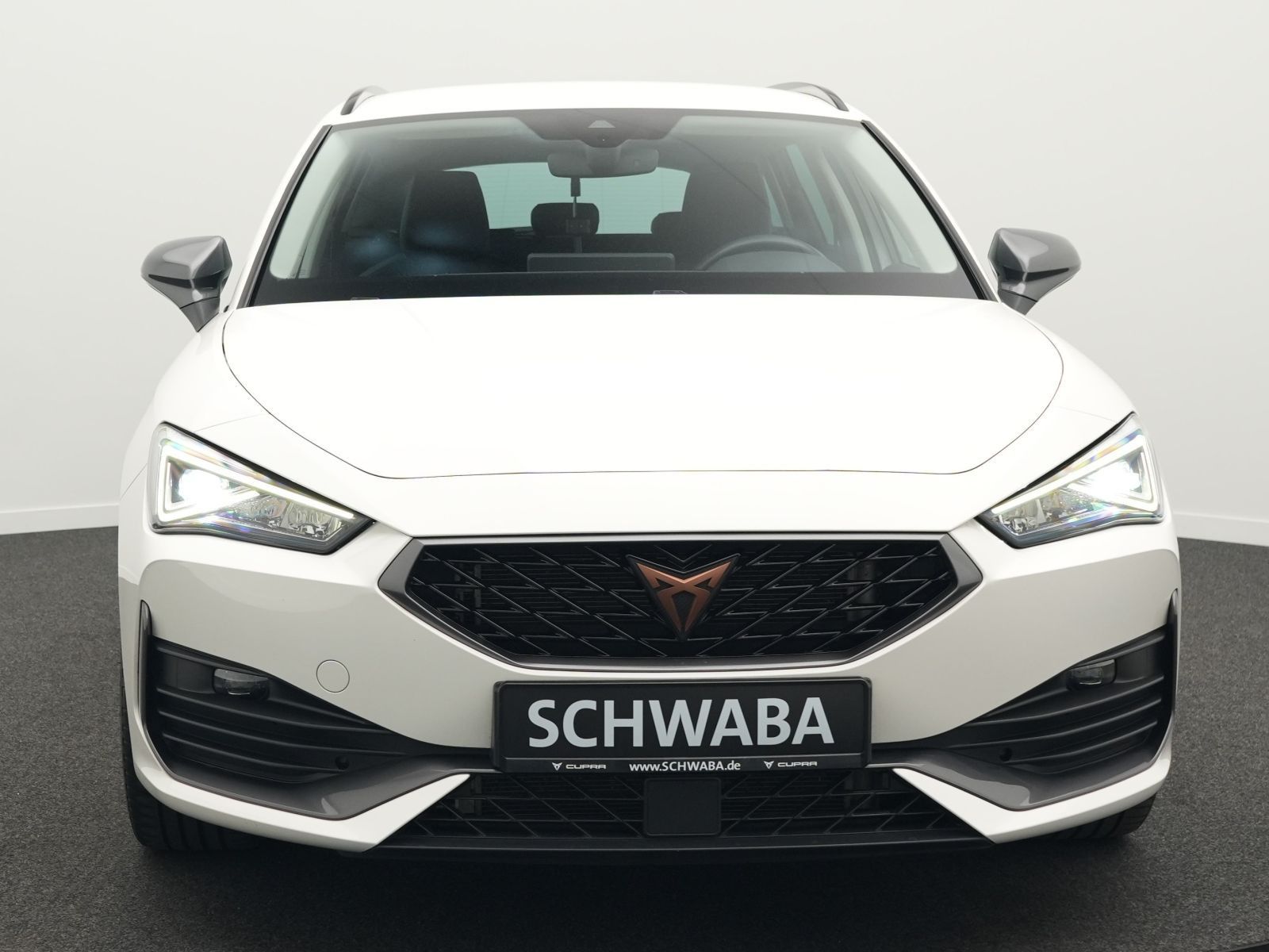 SEAT Leon 2023 г. Белый, пробег 45952 км