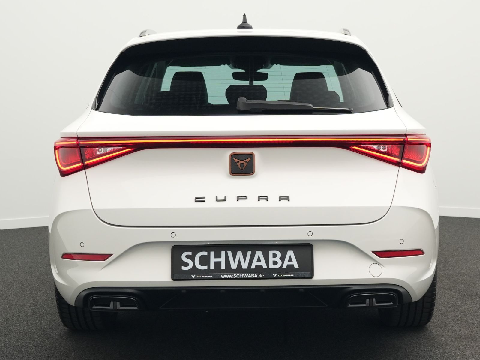 SEAT Leon 2023 г. Белый, пробег 45952 км