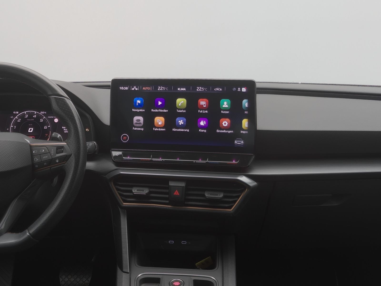 SEAT Leon 2023 г. Белый, пробег 45952 км