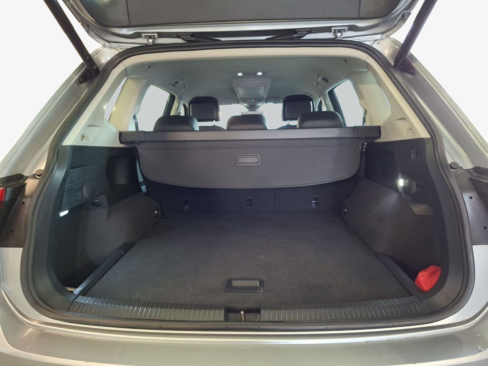 Volkswagen TIGUAN ALLSPACE 2023 г. Серебристый, пробег 56430 км