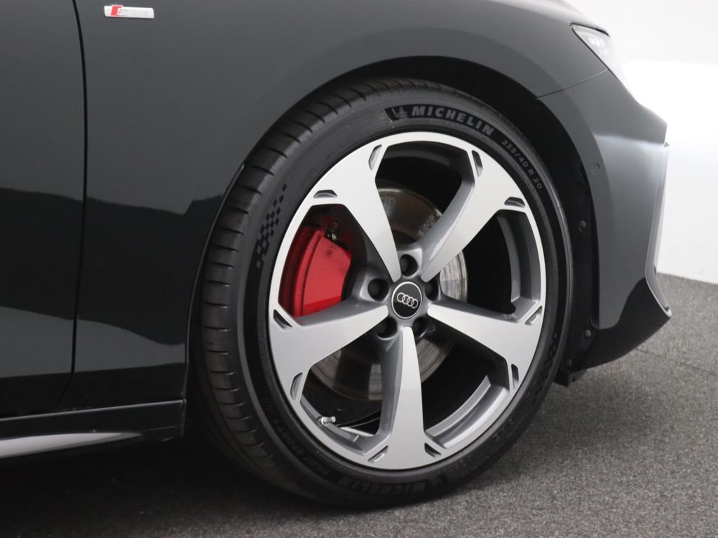 Audi A6 2025 г. Чёрный, пробег 22950 км