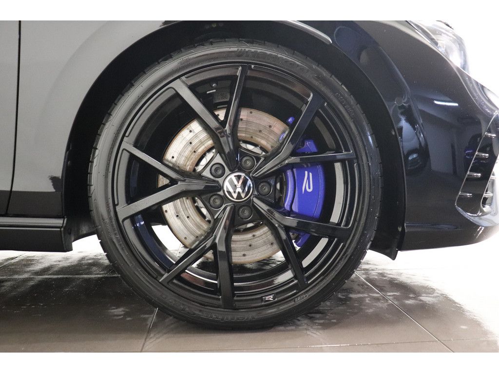 Volkswagen Golf 2022 г. Чёрный, пробег 28800 км