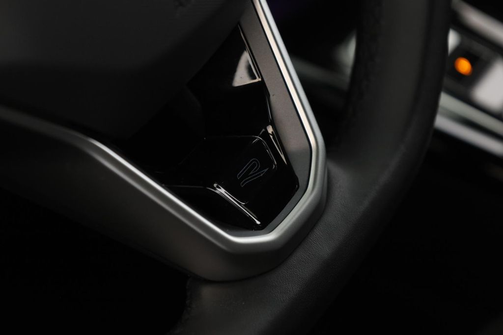 Volkswagen Golf 2025 г. Чёрный, пробег 42900 км