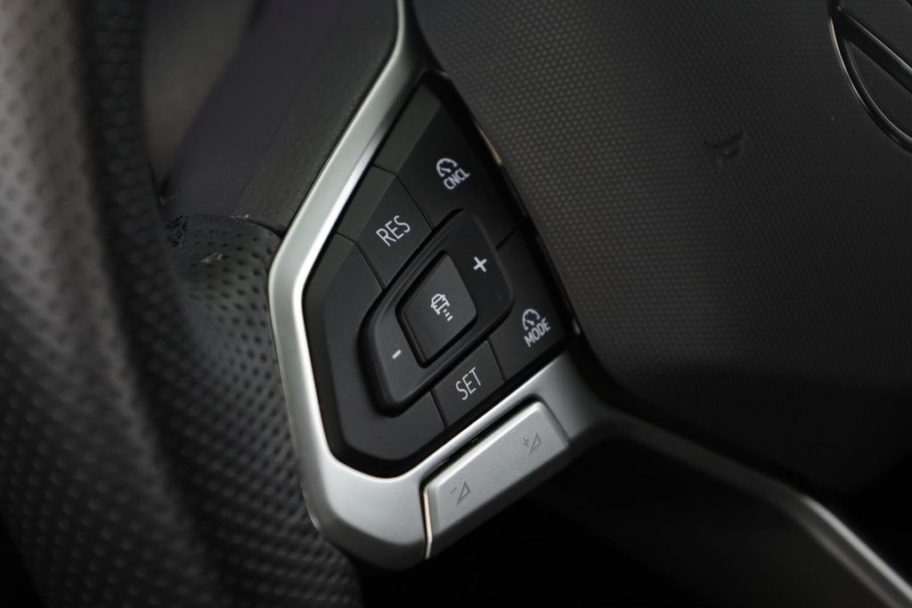 Volkswagen Golf 2025 г. Чёрный, пробег 42900 км