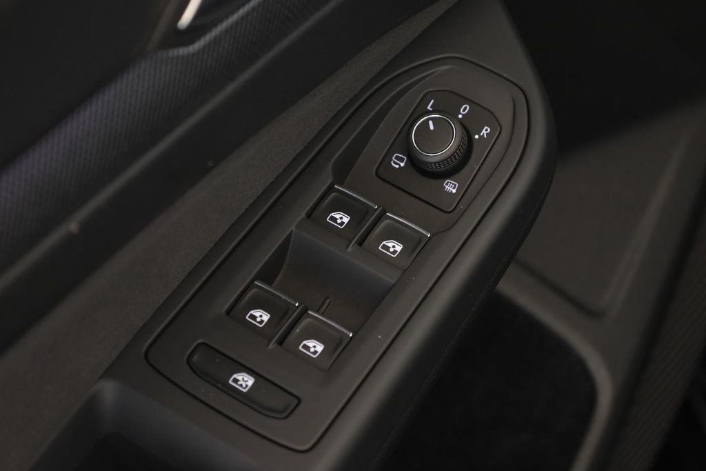 Volkswagen Golf 2025 г. Чёрный, пробег 42900 км