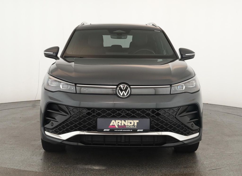 Volkswagen Tiguan 2024 г. Серый, пробег 42600 км
