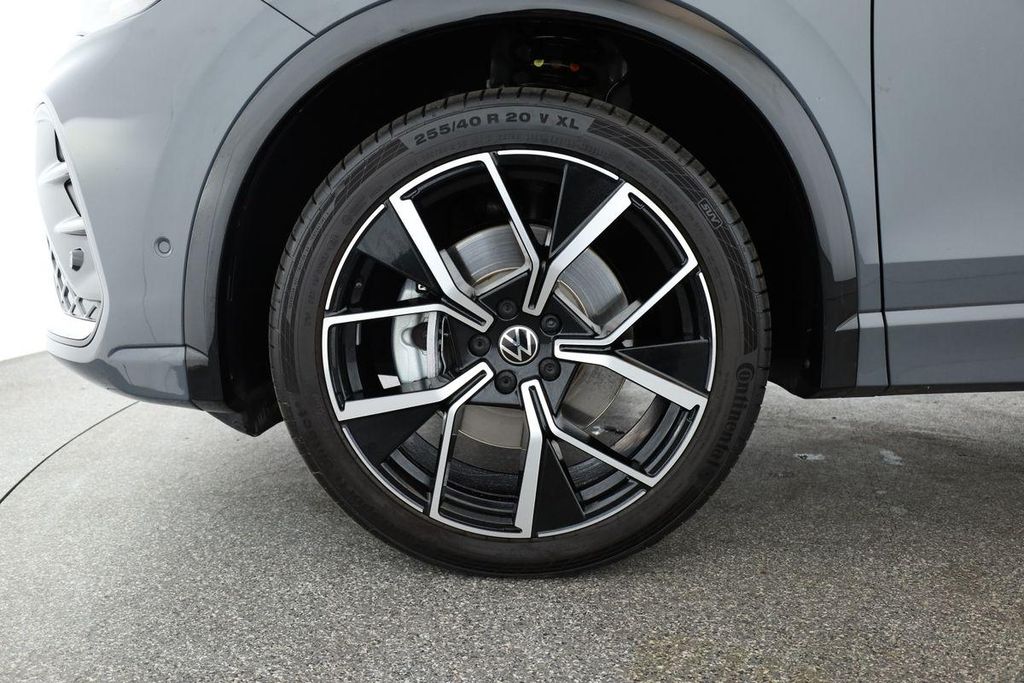 Volkswagen Tiguan 2024 г. Серый, пробег 42600 км