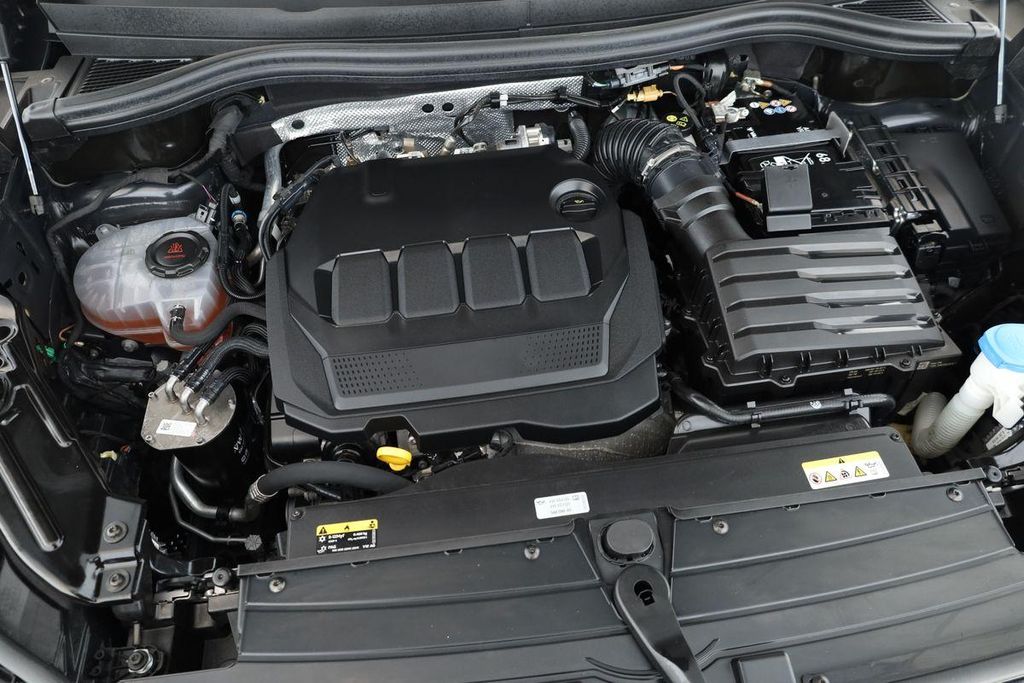 Volkswagen Tiguan 2024 г. Серый, пробег 42600 км
