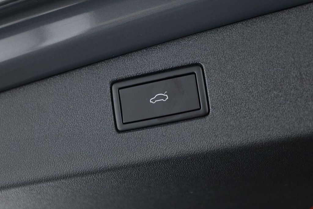 Volkswagen Tiguan 2024 г. Серый, пробег 42600 км