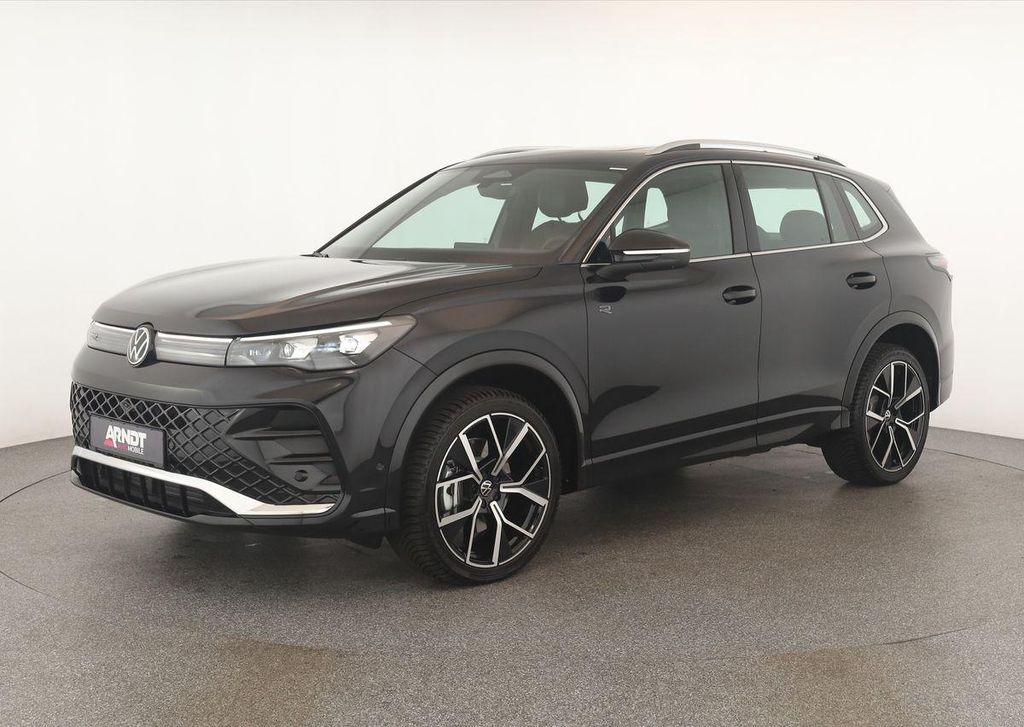 Volkswagen Tiguan 2024 г. Чёрный, пробег 38500 км