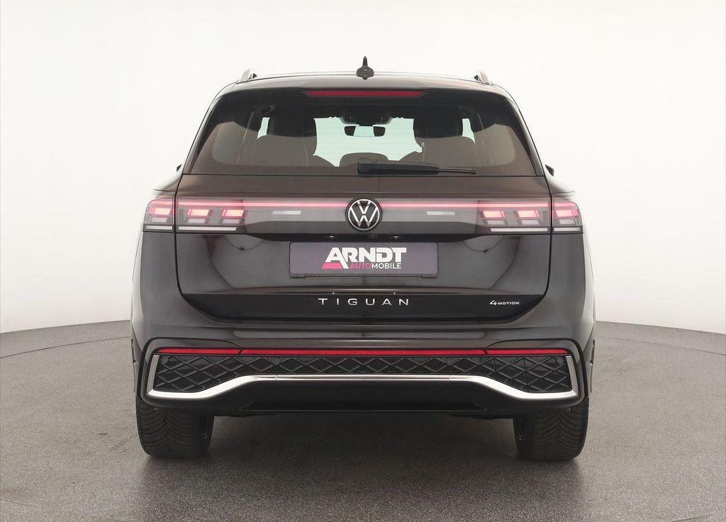 Volkswagen Tiguan 2024 г. Чёрный, пробег 38500 км