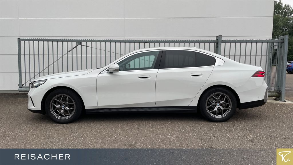 BMW 520 2024 г. Белый, пробег 21301 км