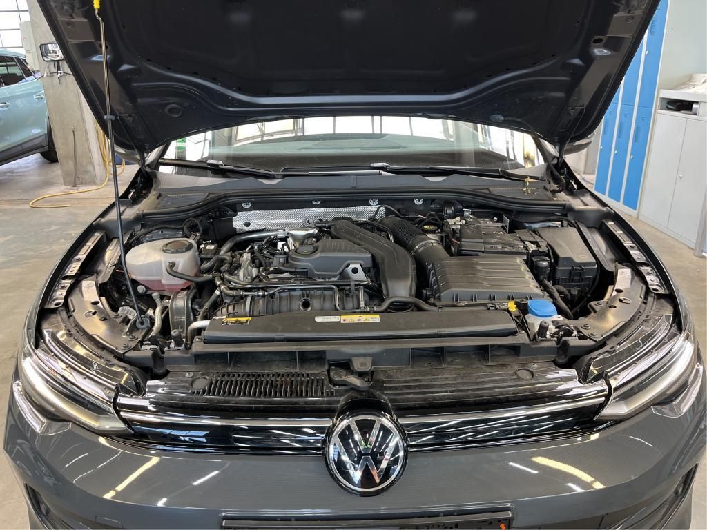Volkswagen Golf 2024 г. Серый, пробег 35579 км