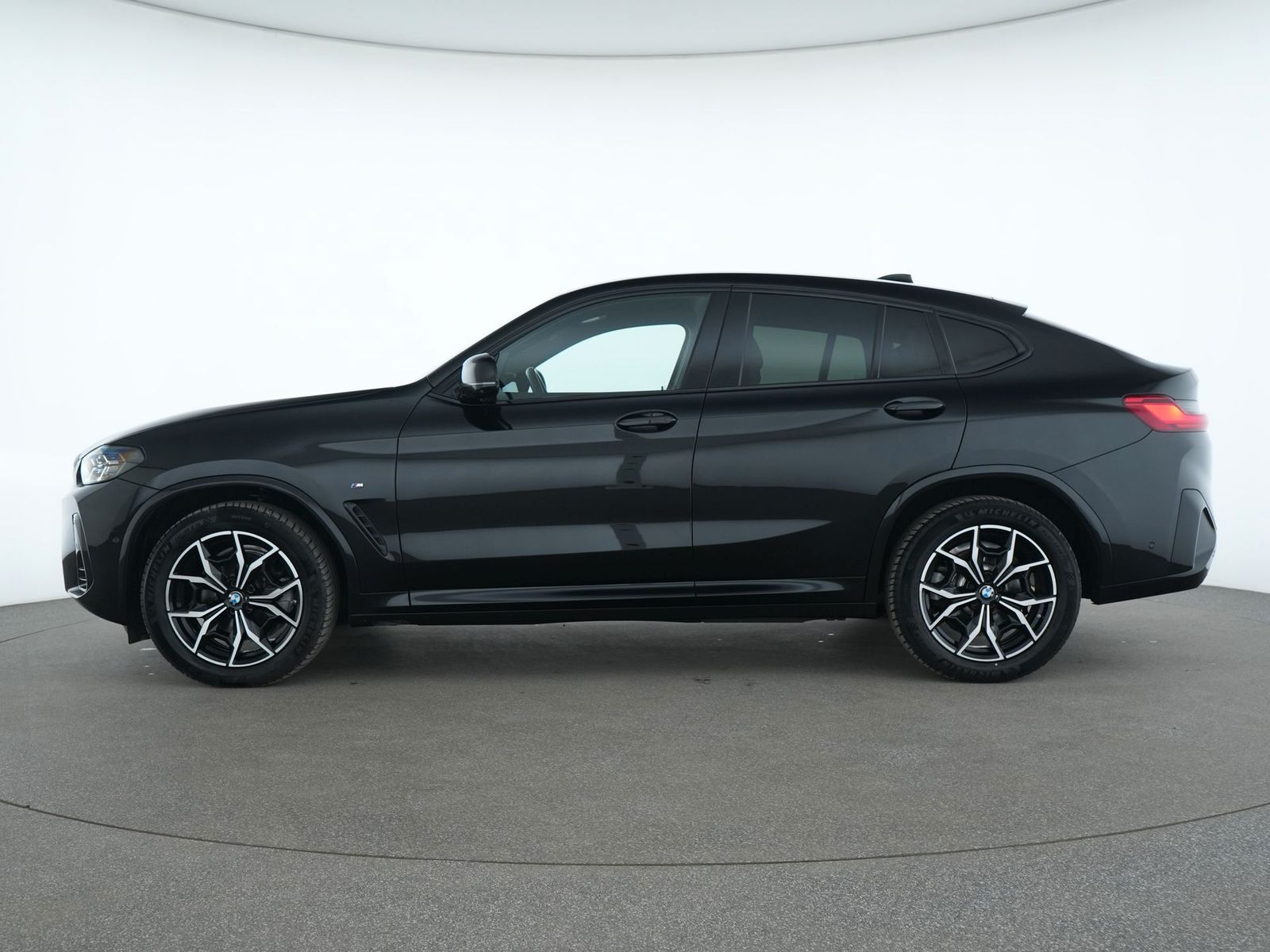 BMW X4 M 2023 г. Чёрный, пробег 32413 км
