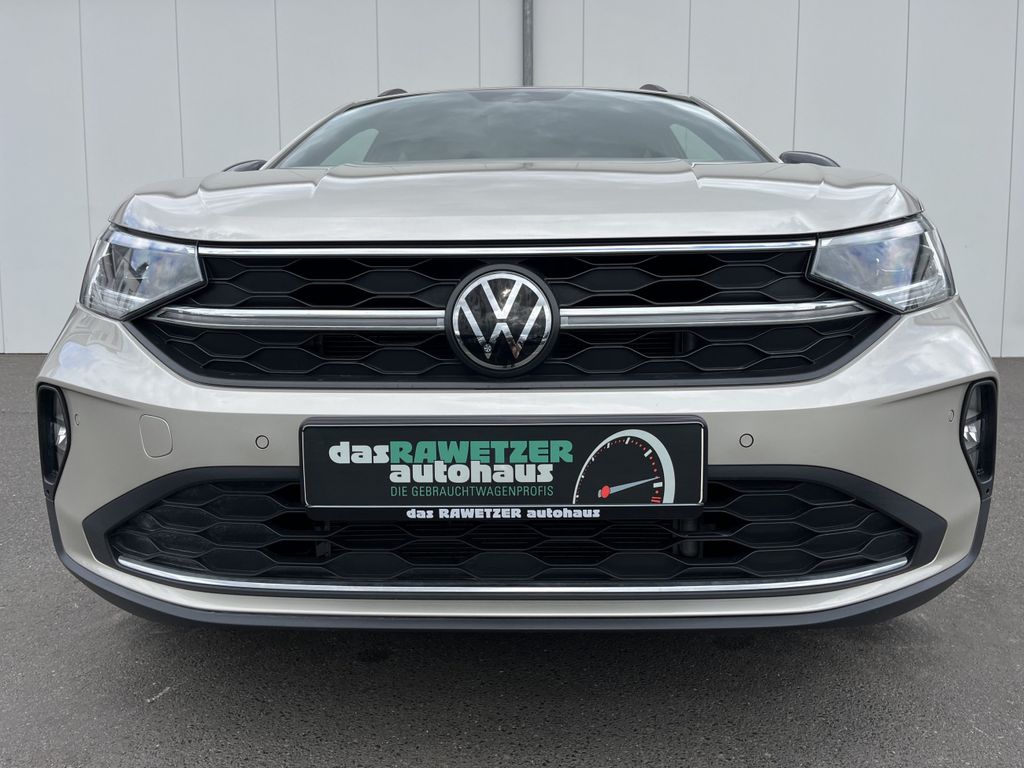 Volkswagen Taigo 2023 г. Серебристый, пробег 39987 км