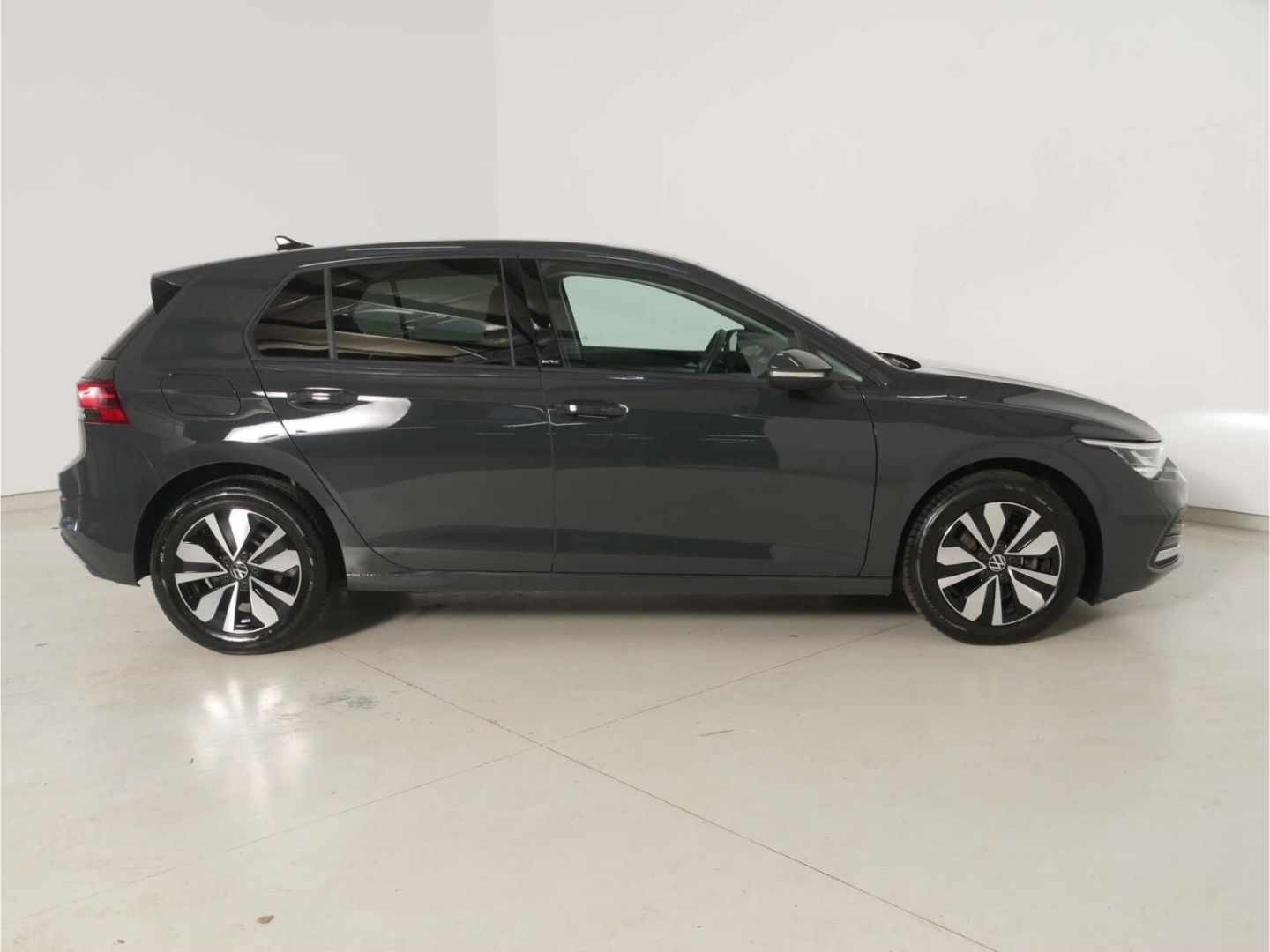 Volkswagen Golf 2024 г. Серый, пробег 23438 км
