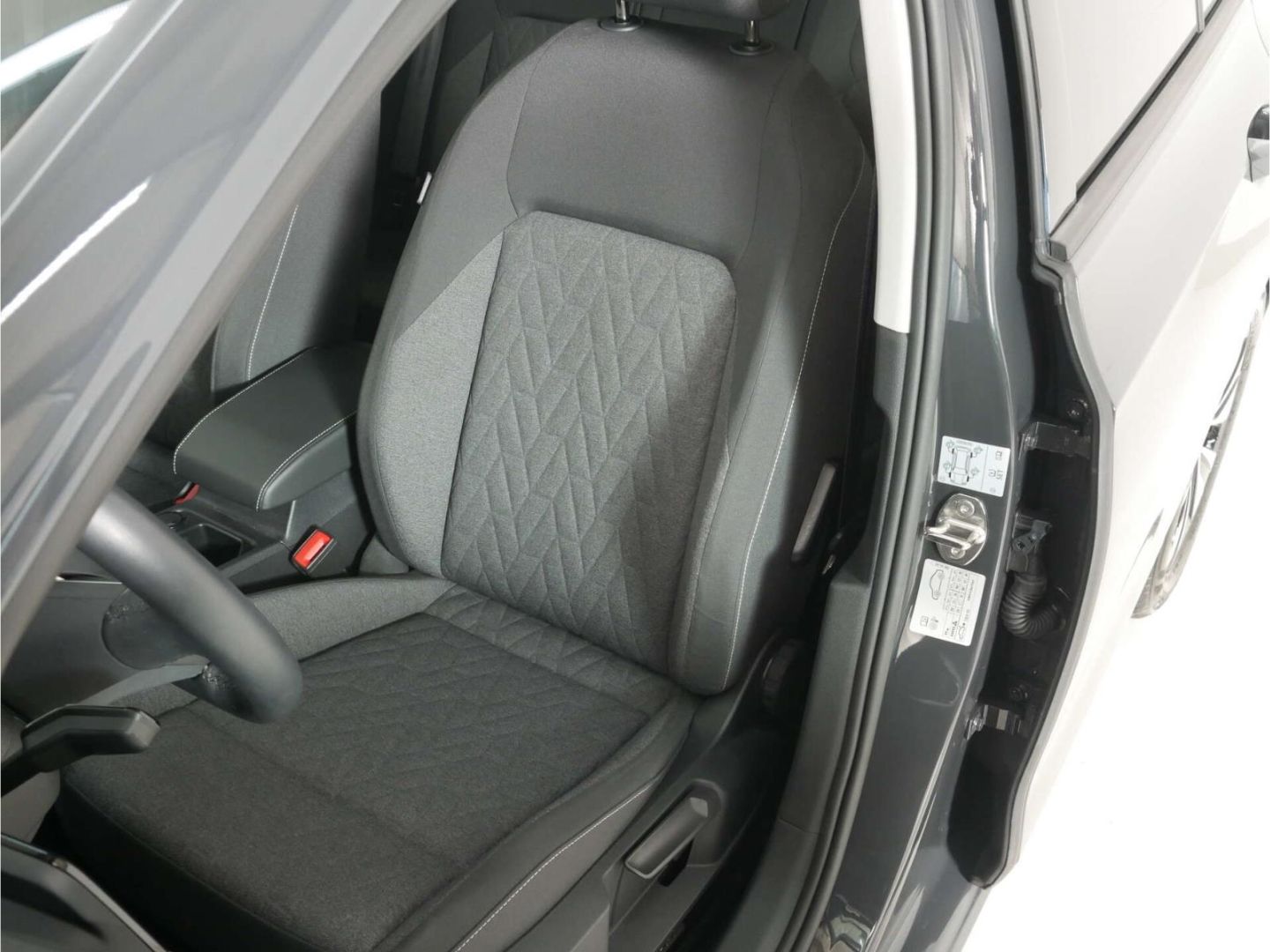 Volkswagen Golf 2024 г. Серый, пробег 23438 км