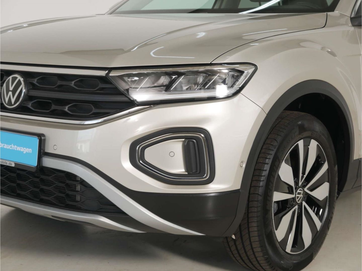 Volkswagen T-Roc 2023 г. Серебристый, пробег 27969 км