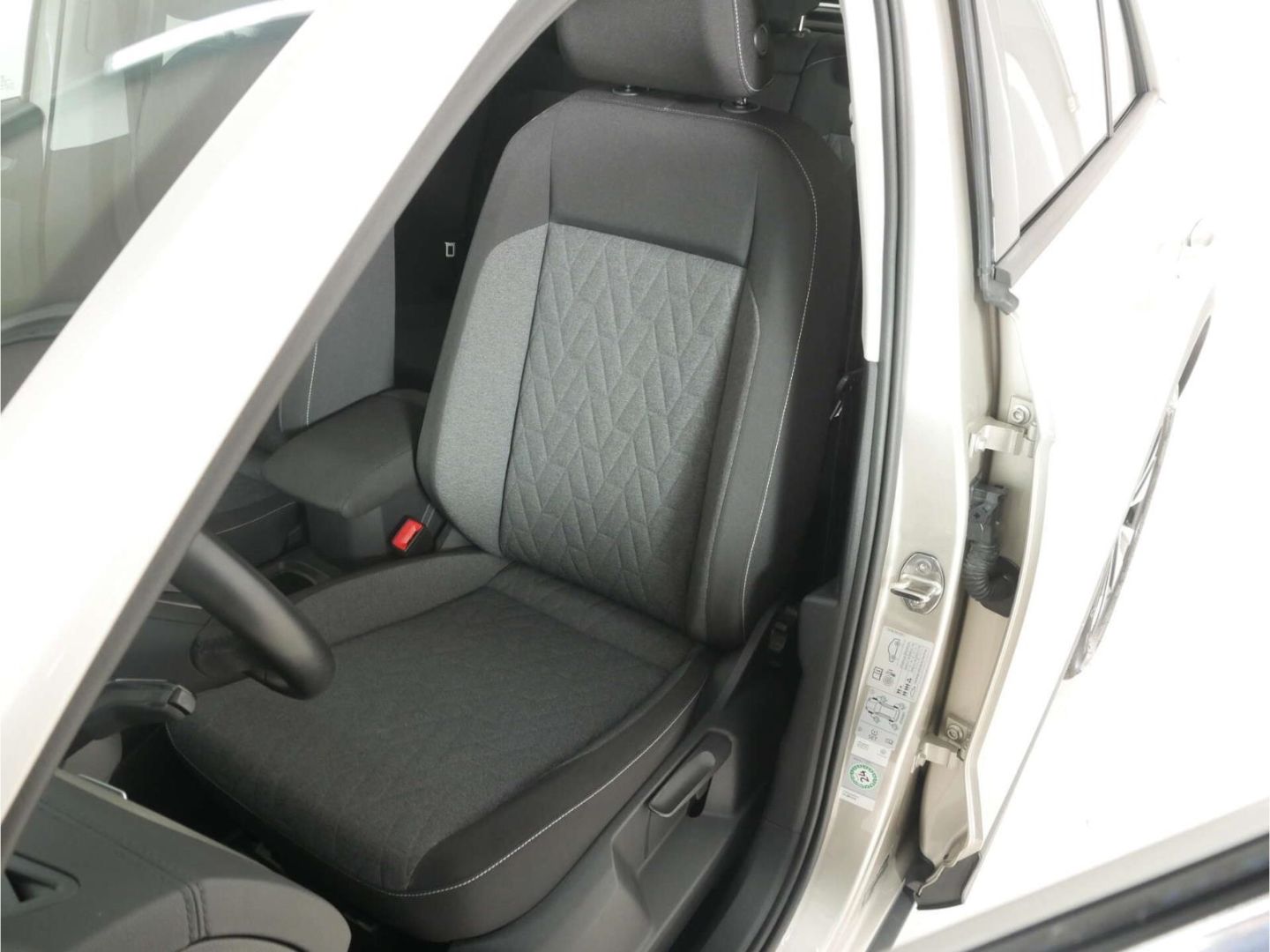 Volkswagen T-Roc 2023 г. Серебристый, пробег 27969 км