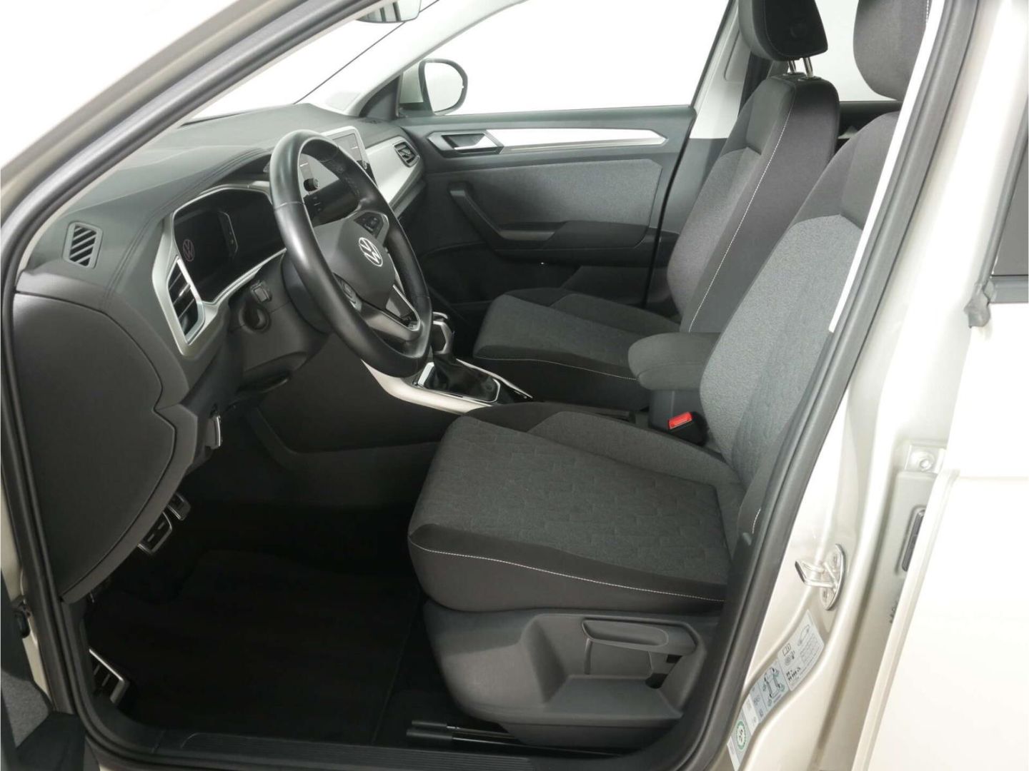 Volkswagen T-Roc 2023 г. Серебристый, пробег 27969 км