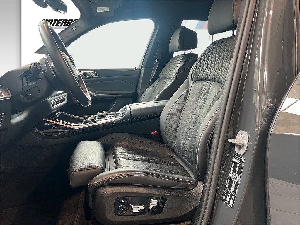 BMW X7 2024 г. Серый, пробег 49900 км