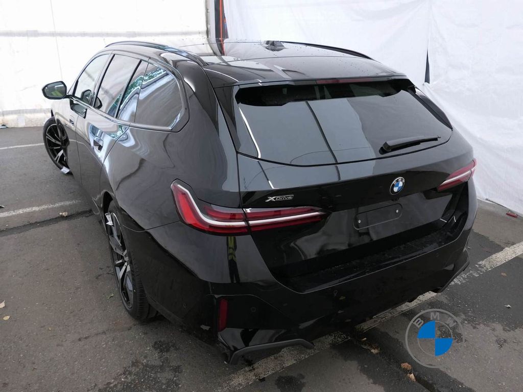 BMW 520 2025 г. Чёрный, пробег 25400 км