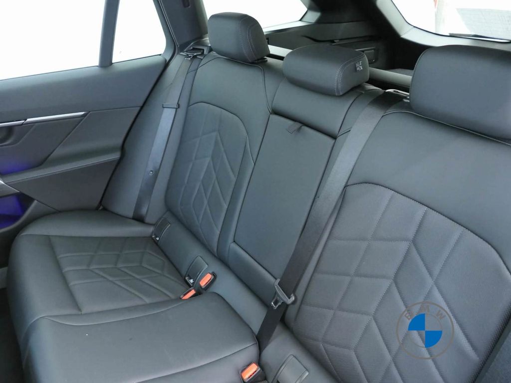 BMW 520 2025 г. Чёрный, пробег 25400 км