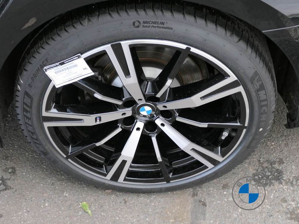 BMW 520 2025 г. Чёрный, пробег 25400 км