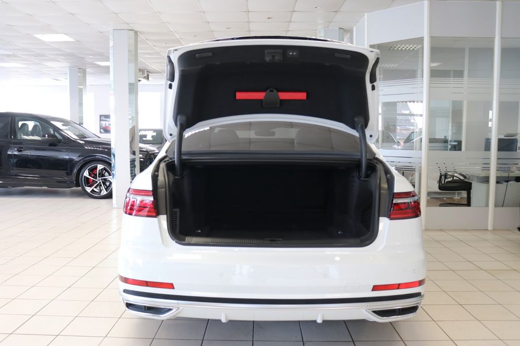 Audi A8 2021 г. Белый, пробег 43696 км
