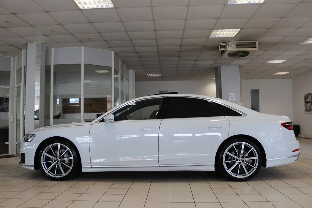 Audi A8 2021 г. Белый, пробег 43696 км