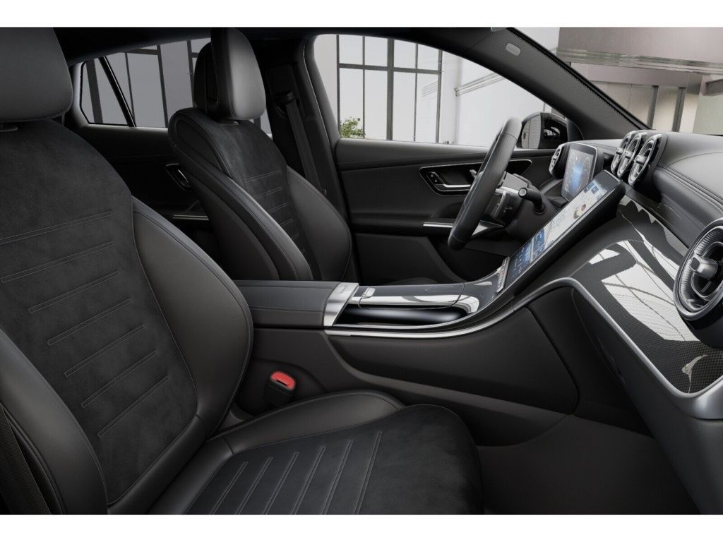 Mercedes-Benz GLC 300 2026 г. Чёрный, пробег 14500 км