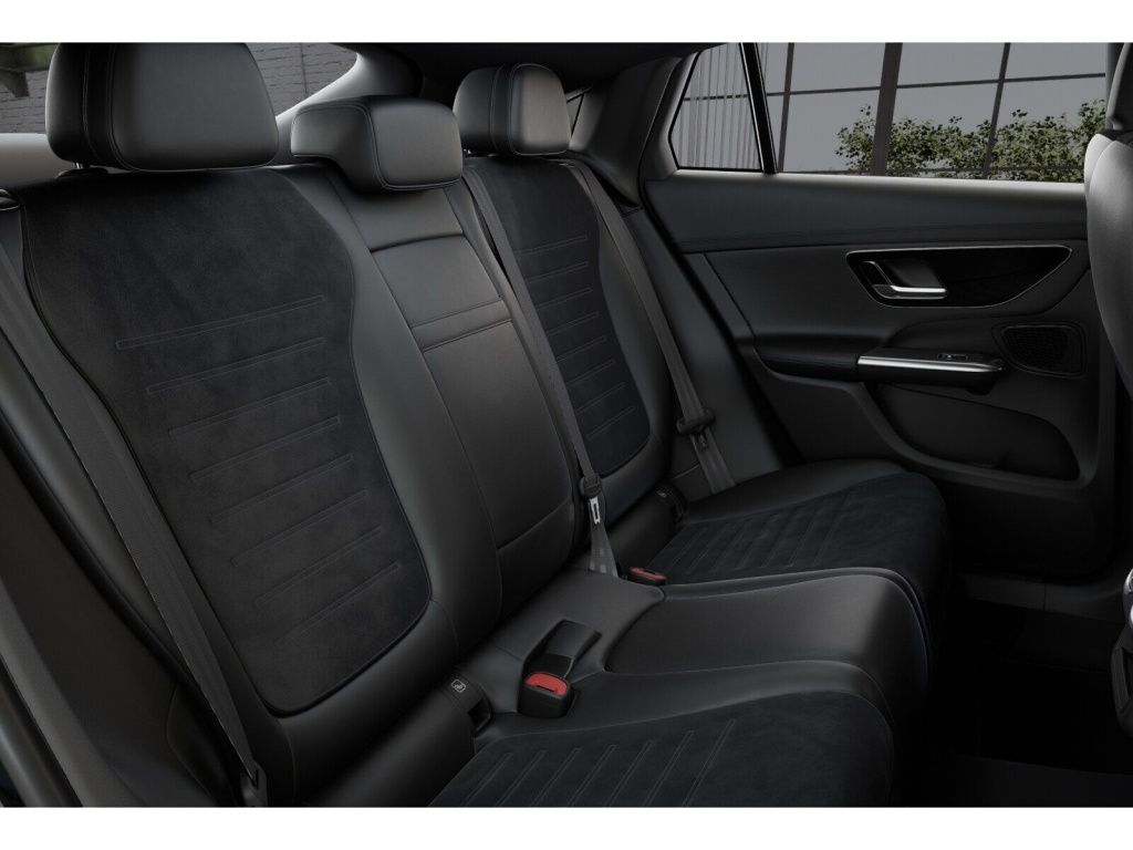 Mercedes-Benz GLC 300 2026 г. Чёрный, пробег 14500 км