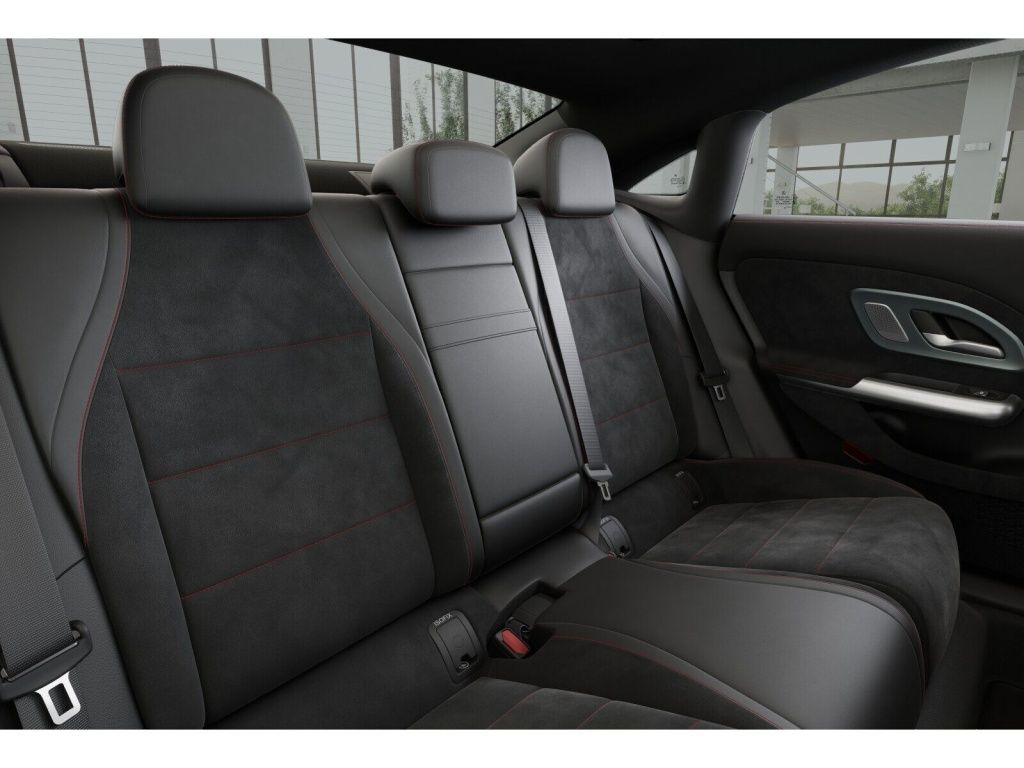 Mercedes-Benz CLA 220 2026 г. Чёрный, пробег 14500 км