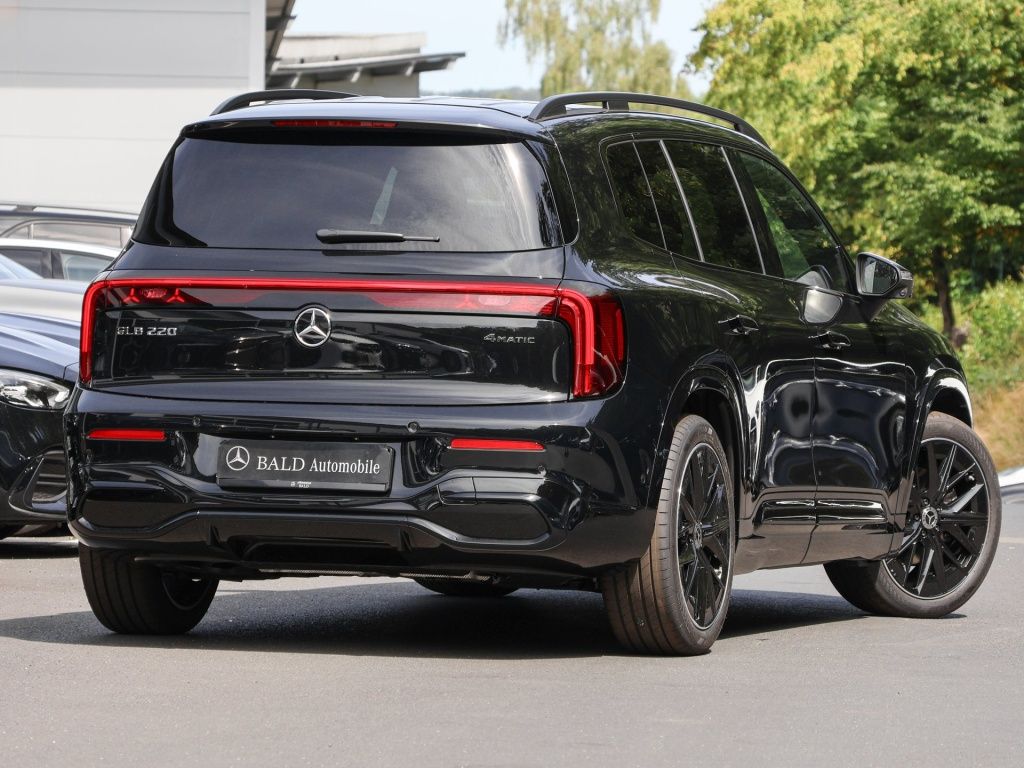 Mercedes-Benz GLB 220 2026 г. Чёрный, пробег 14500 км